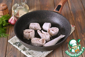 Жареный минтай с укропом и чесноком